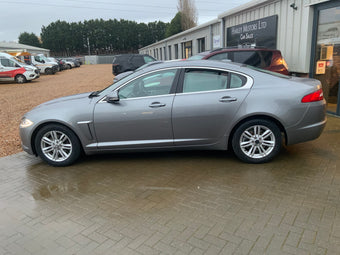 compare product Jaguar XF 2.2d Luxury 2011