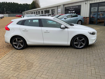 compare product Volvo V40 D2 R design