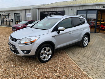 compare product Ford Kuga 2L tdci 4WD titanium